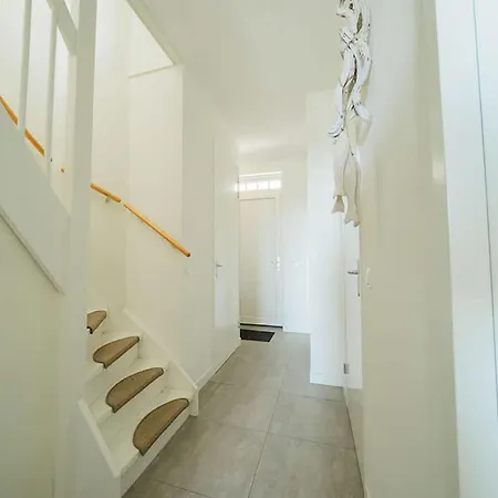 펜션 Spacious House With 5 Bathrooms, On The Markermeer *