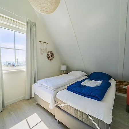 Spacious House With 5 Bathrooms, On The Markermeer *