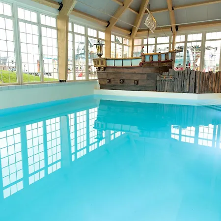 펜션 Spacious House With 5 Bathrooms, On The Markermeer