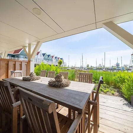 펜션 Spacious House With 5 Bathrooms, On The Markermeer