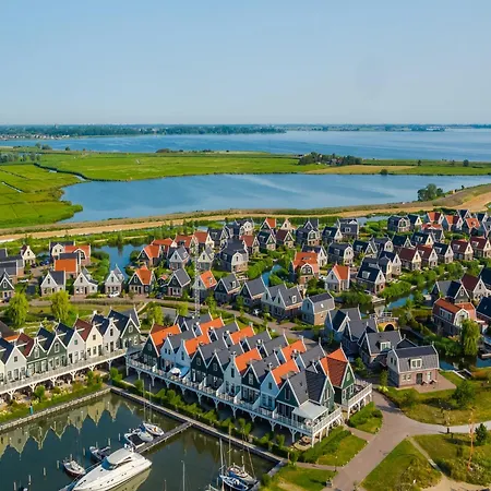 Spacious House With 5 Bathrooms, On The Markermeer *