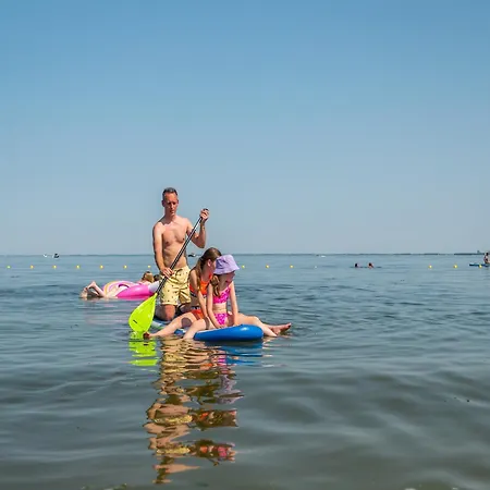 Spacious House With 5 Bathrooms, On The Markermeer *