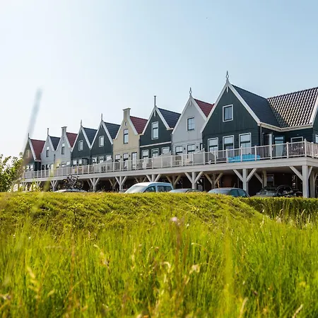 Spacious House With 5 Bathrooms, On The Markermeer * Uitdam