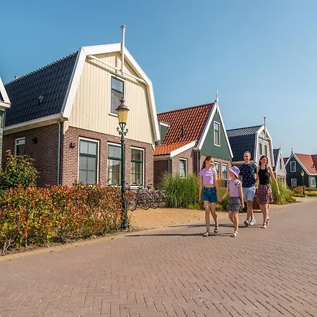Ferienhaus Spacious House With 5 Bathrooms, On The Markermeer