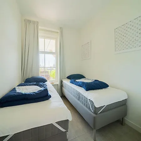 Spacious House With 5 Bathrooms, On The Markermeer Ferienhaus *