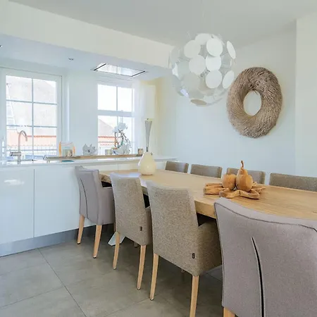 Spacious House With 5 Bathrooms, On The Markermeer Ferienhaus