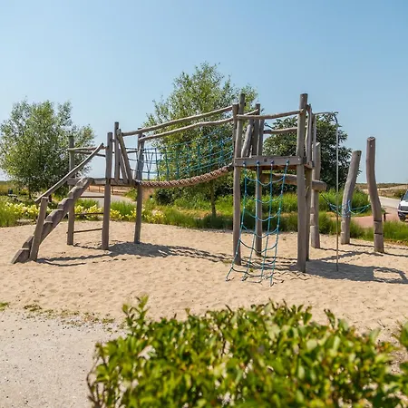 Spacious House With 5 Bathrooms, On The Markermeer Ferienhaus Uitdam
