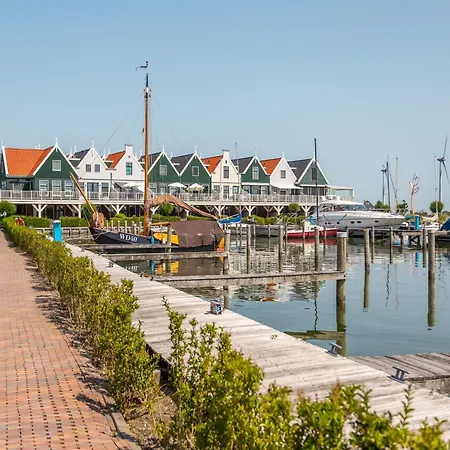 Spacious House With 5 Bathrooms, On The Markermeer Uitdam