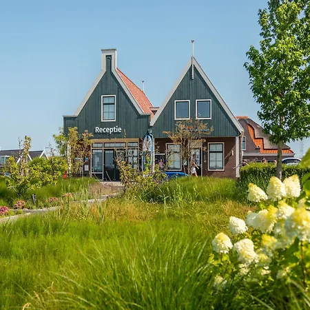Spacious House With 5 Bathrooms, On The Markermeer * Uitdam