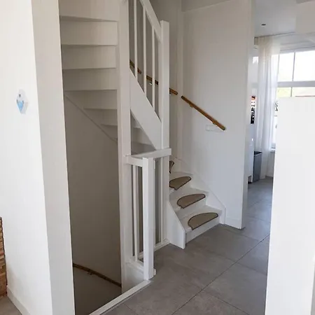 Ferienhaus Spacious House With 5 Bathrooms, On The Markermeer