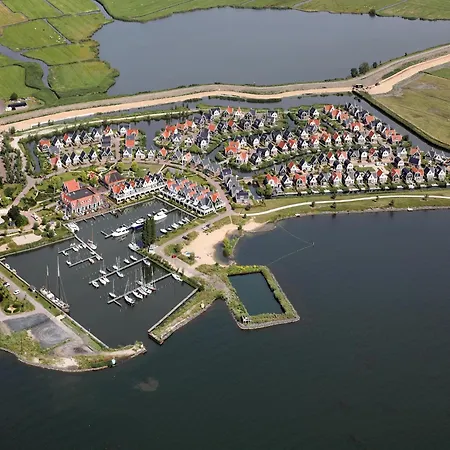 Spacious House With 5 Bathrooms, On The Markermeer Ferienhaus