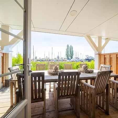 Spacious House With 5 Bathrooms, On The Markermeer Ferienhaus *